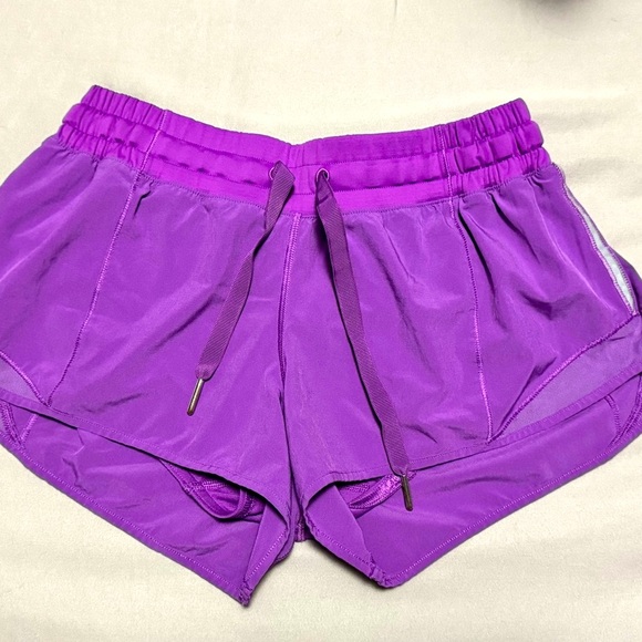 lululemon athletica Pants - Lululemon Hotty Hot Shorts Sz6 Purple